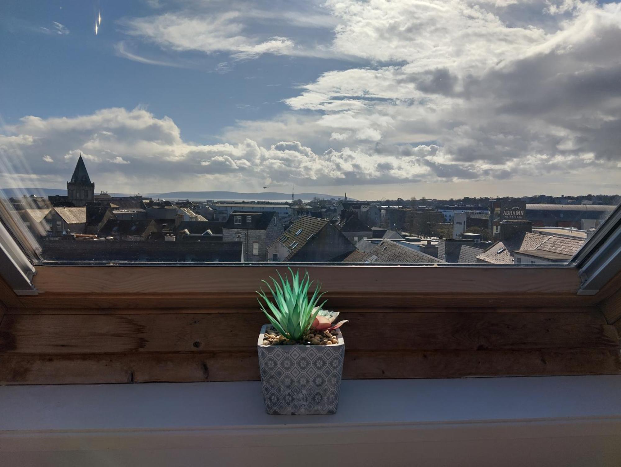 Heart Of City Centre Stunning View Galway Dış mekan fotoğraf